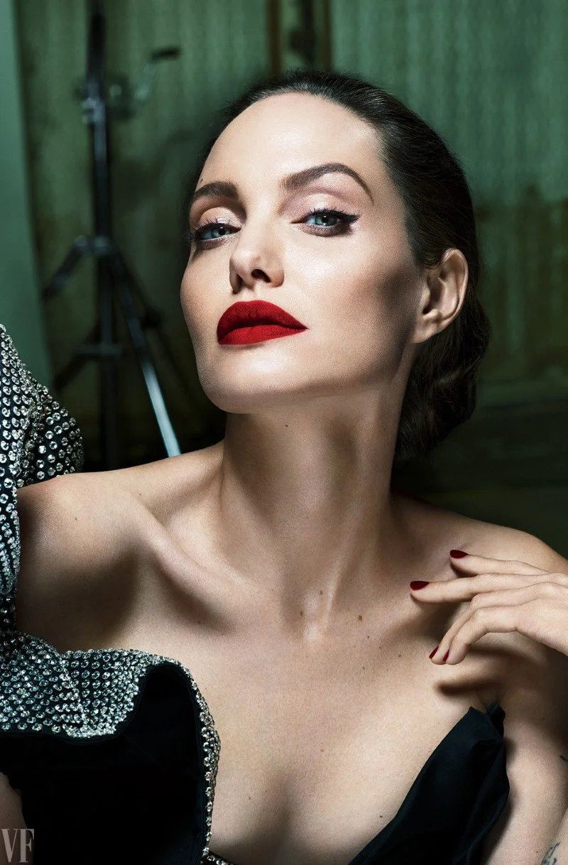 Angelia_Jolie_Vanity_Fair_September_2017_9.jpg
