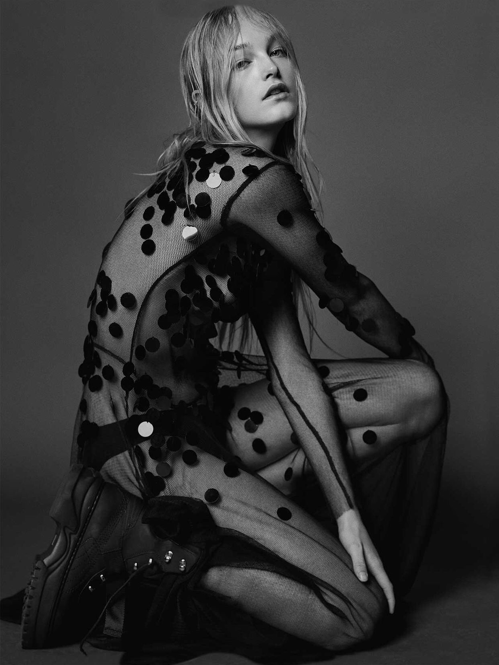 kate-stella-edie-jean-nora-mario-testino-vogue-uk-sept-2017- (4).PNG