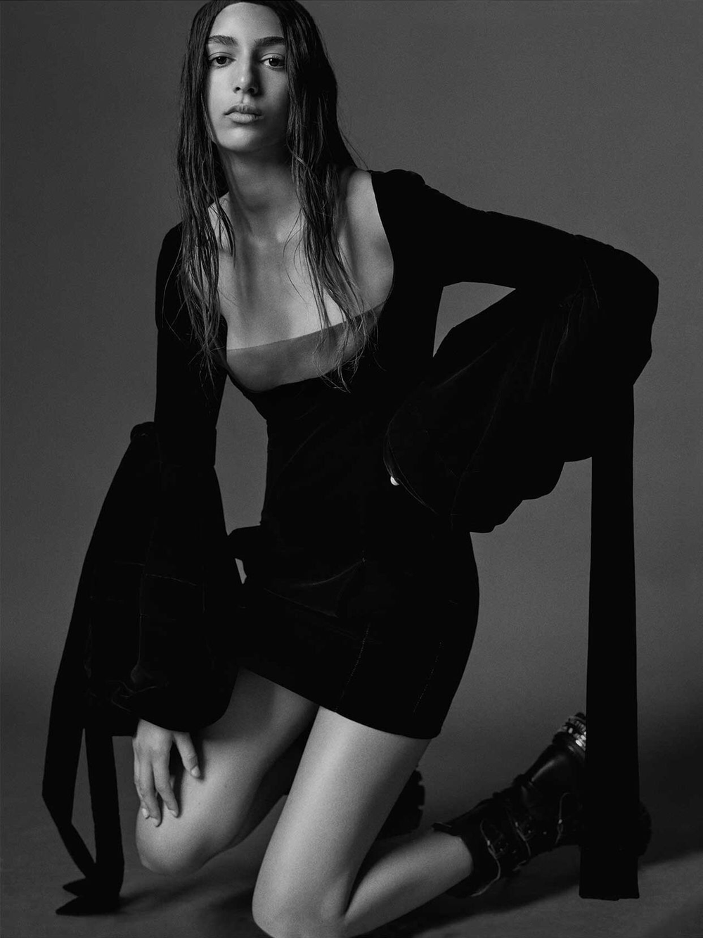 kate-stella-edie-jean-nora-mario-testino-vogue-uk-sept-2017- (10).PNG