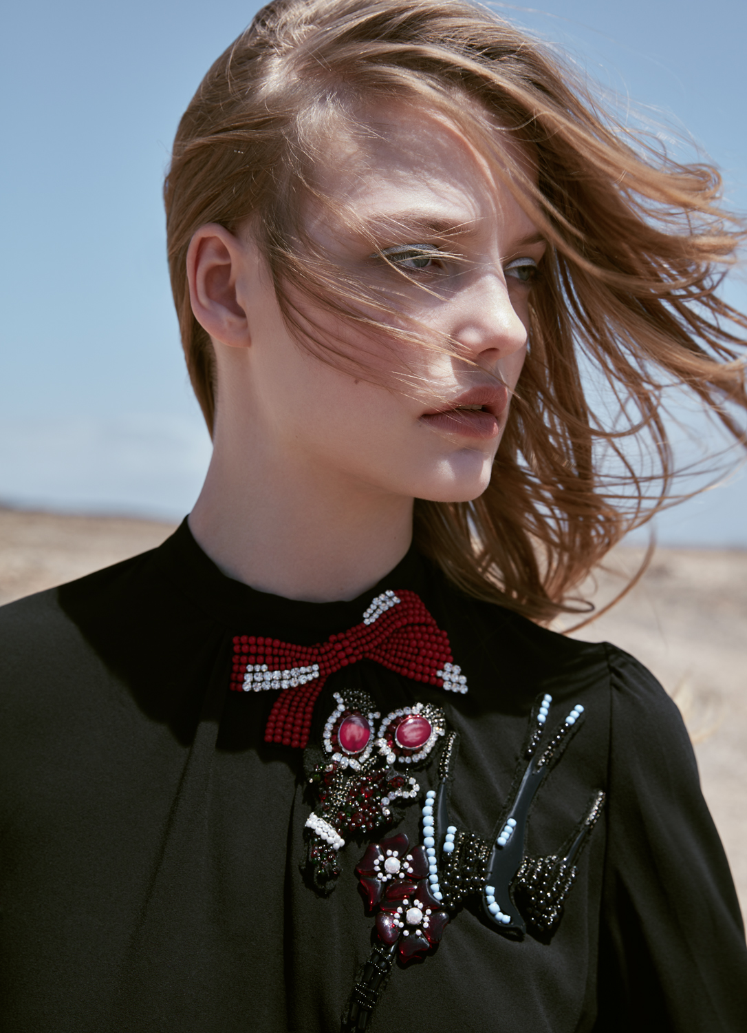 Roos Abels Dazzles In Desert-Shimmer Looks Lensed By Lukasz Pukowiec ...