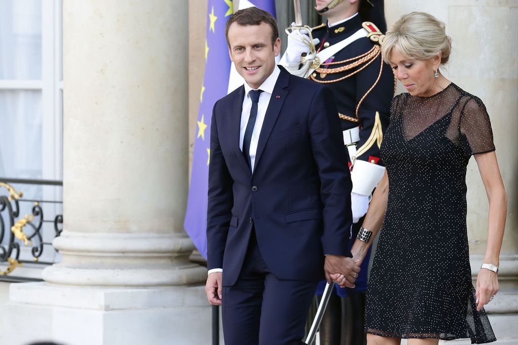 12-Le-President-de-la-Republique-Francaise-Emmanuel-Macron-et-sa-femme-la-Premiere-dame-Brigitte-Macro_exact1024x768_l.jpg
