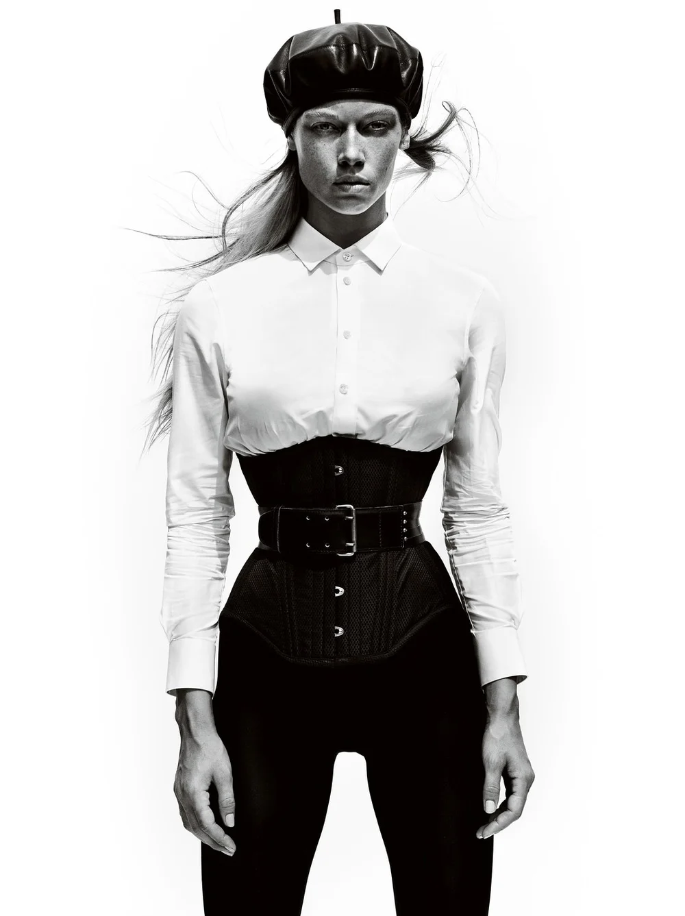 V-Magazine-Fall 2017-mario-testino-duckie-thot-hannah-ferguson- (15).jpg