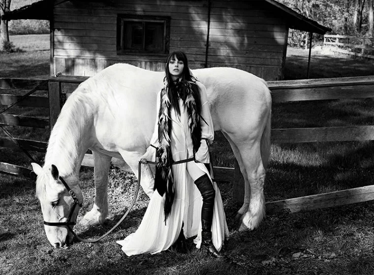 Vittoria-Ceretti-by-Luigi-Iango-for-Vogue-Germany-November-2017- (2).jpg