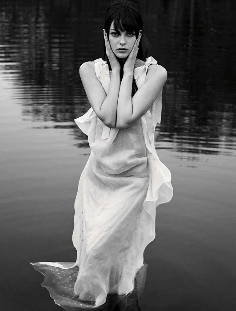 Vittoria-Ceretti-by-Luigi-Iango-for-Vogue-Germany-November-2017- (10).jpg