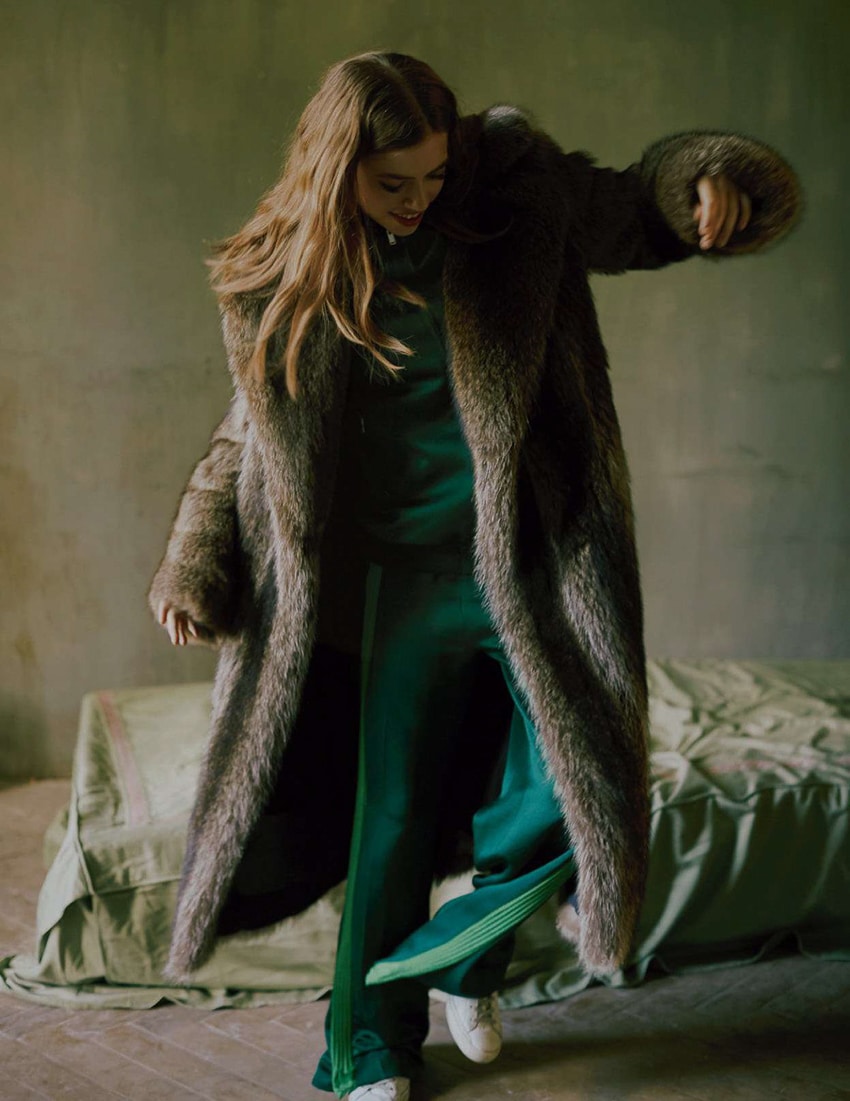 Vogue-Russia-Masha-Skokova-Fanny-Latour-Lambert-4.jpg