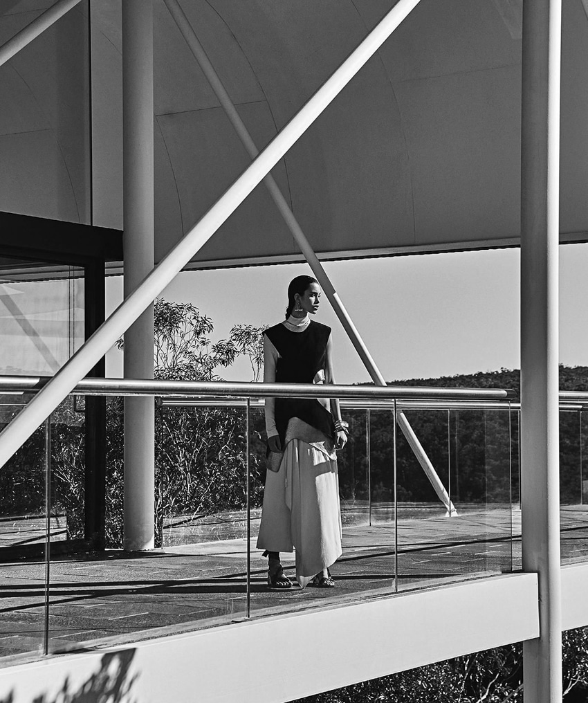 Vogue-Australia-November-2017-Zoe-Barnard-Nicole-Bentley-5.jpg