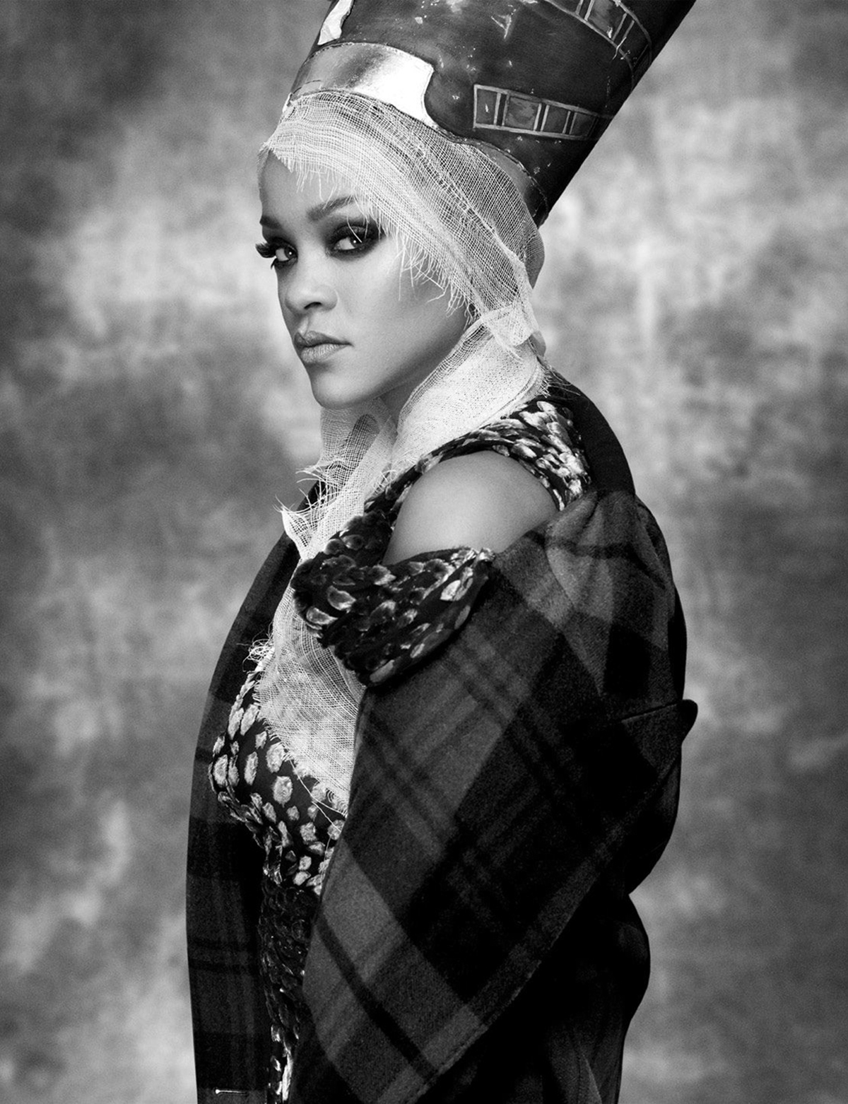 Eye Rihanna Channels Queen Nefertiti As Cultural Appropriation Cries Mount Against Vogue Arabia Anne Of Carversville