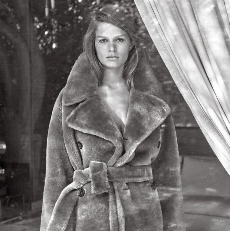 Anna-Ewers-by-Mario-Sorrenti-for-V-Winter-2017-9-760x761.jpg