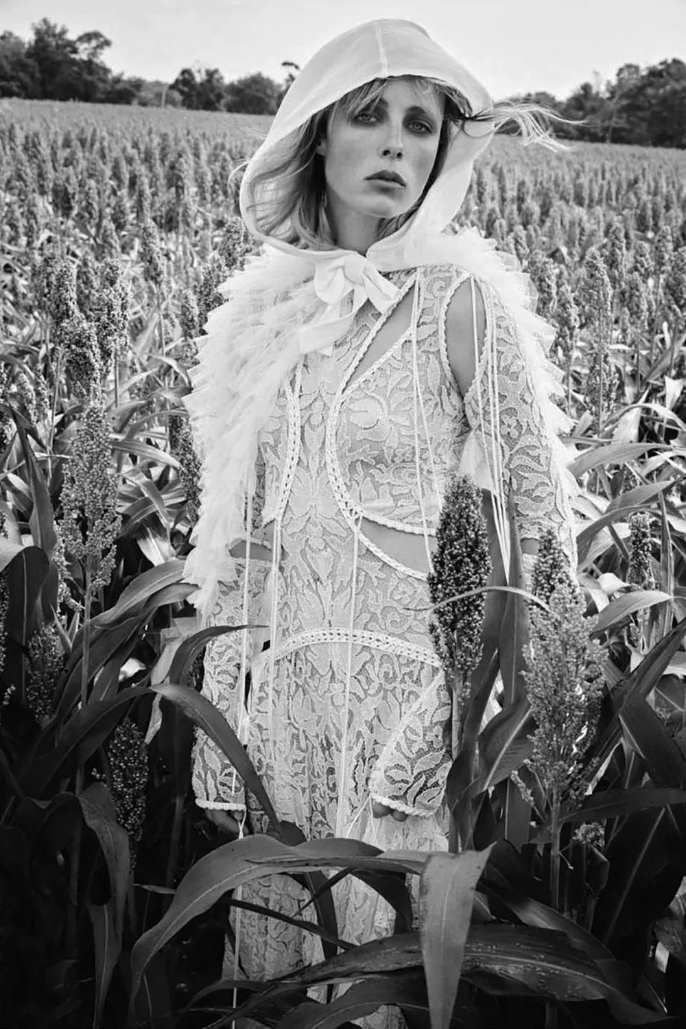 Edie-Campbell-Patrick-Demarchelier-Vogue-China-Dec-2017- (4).jpg