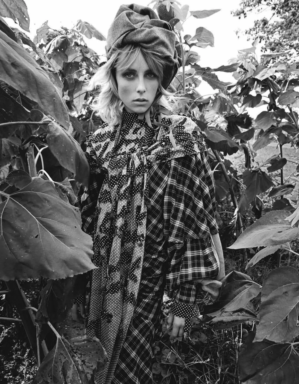 Edie-Campbell-Patrick-Demarchelier-Vogue-China-Dec-2017- (10).jpg