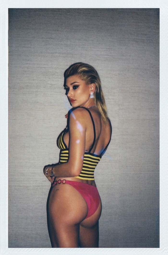 Hailey-Baldwin-Sexy-Wondrland-12-2017- (4).jpg