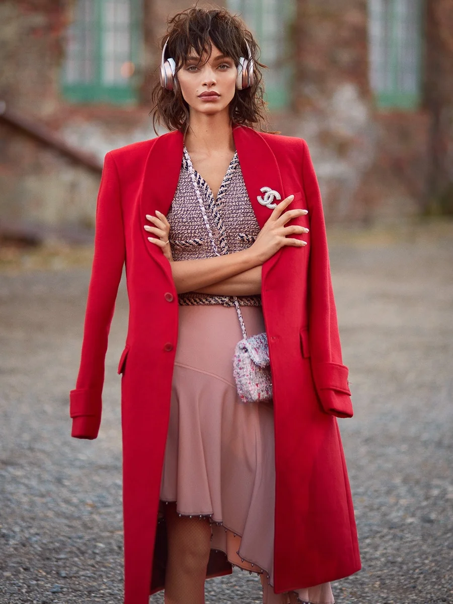 Luma Grothe Seduces As Woman In Red, Lensed By Greg Swales For Elle ...