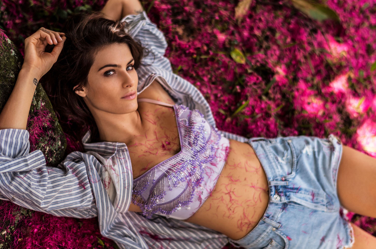 Elle Italia March 2018 Isabeli Fontana Gilles Bensimon- (4).jpg