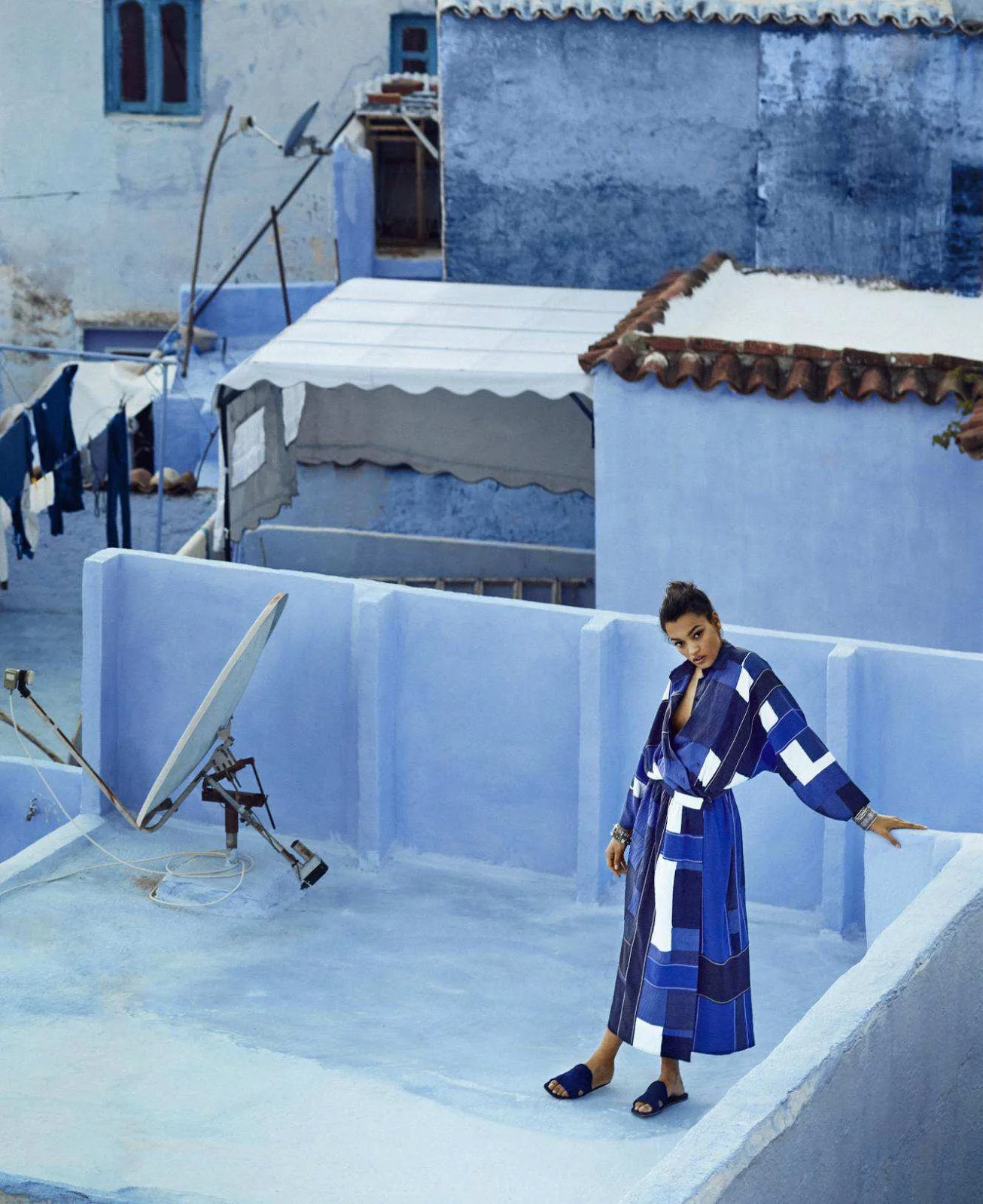 Harpers Bazaar US April 2018 2.jpg