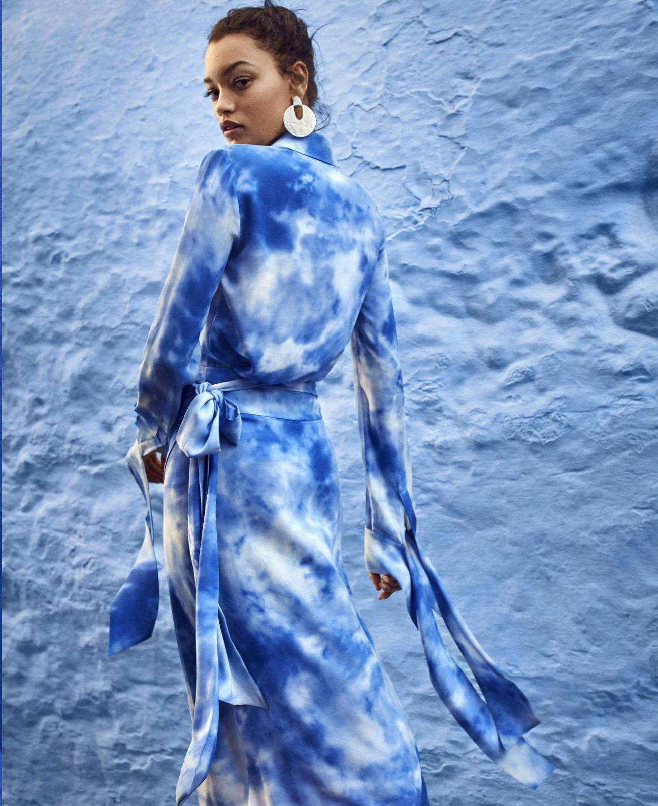 Harpers Bazaar US April 2018 5.jpg
