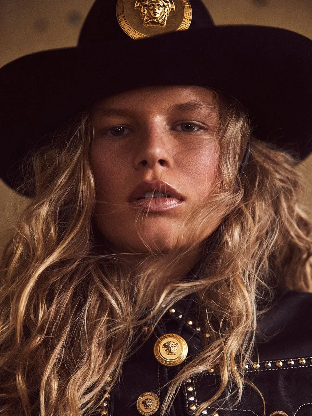 anna-ewers-vogue-paris-may-2018-11.jpg