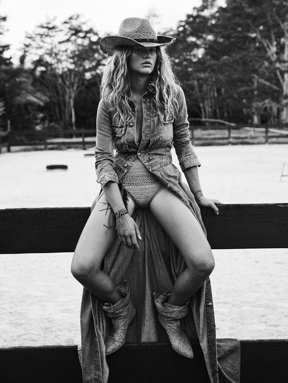anna-ewers-vogue-paris-may-2018-13.jpg