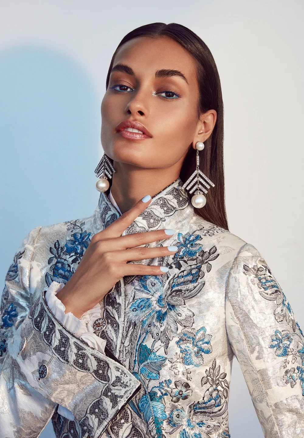 [Image: Harpers-Bazaar-Kazakhstan-Gizele-Oliveir...ende-2.jpg]