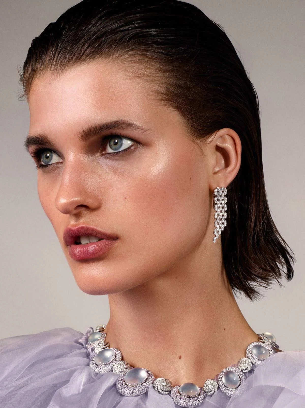 julia-van-os-vogue-paris-june-july-2018_06.jpg