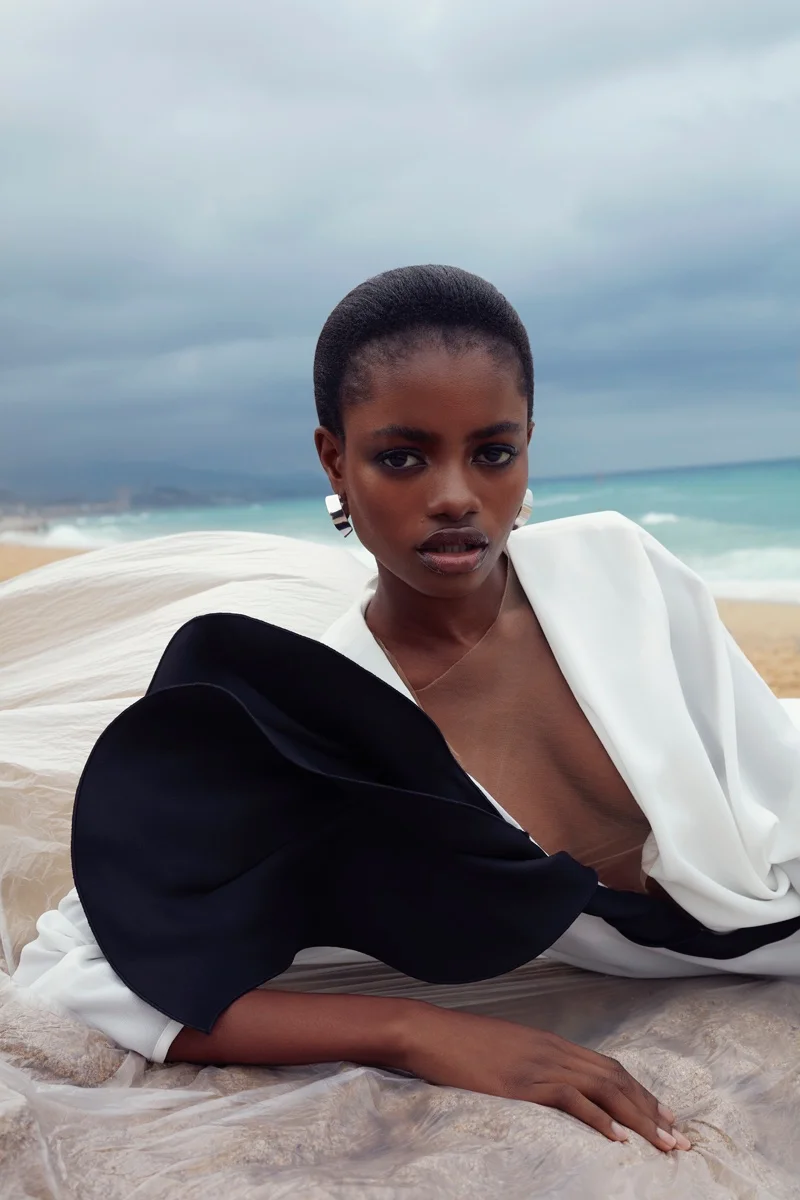 Elizabeth-Ayodele-Harper's Bazaar Kazakhstan (2).jpg