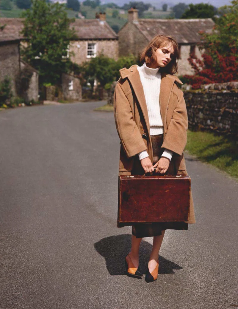 Fran Summers by Alasdair McLellan for Vogue UK Aug 2018 (3).jpg