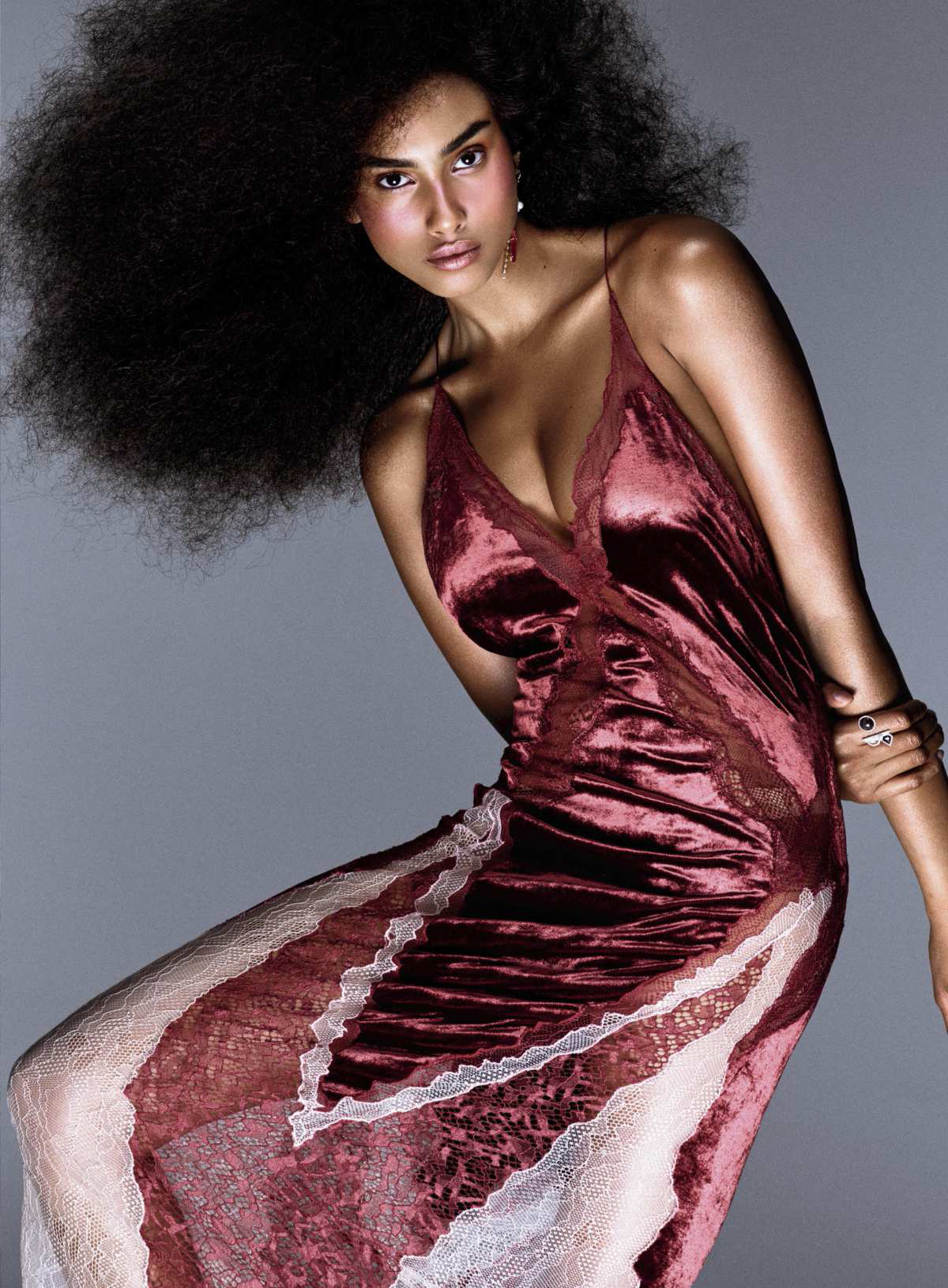 Imaan Hammam Kendall Jenner Vogue US Nov 2018 (1).png