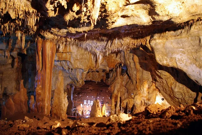 ancient-cave-in-levant-skull-found-1-31-15-.jpg