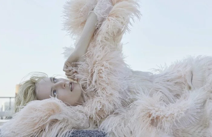 Daria Strokous by David Dunam for Elle Russia December 2018 (5).jpg