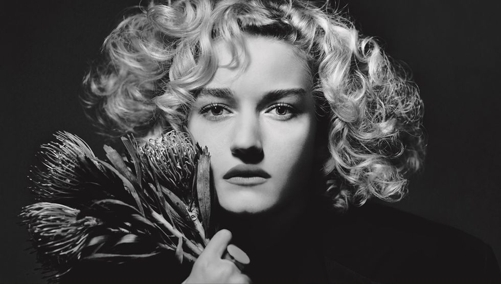 17-julia-garner-by albert watson pirelli 2019.jpg