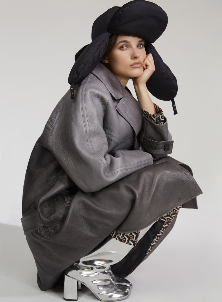 Julia Van Os by Arseny Jabiev for Vogue Russia Jan 2019 (3).jpg