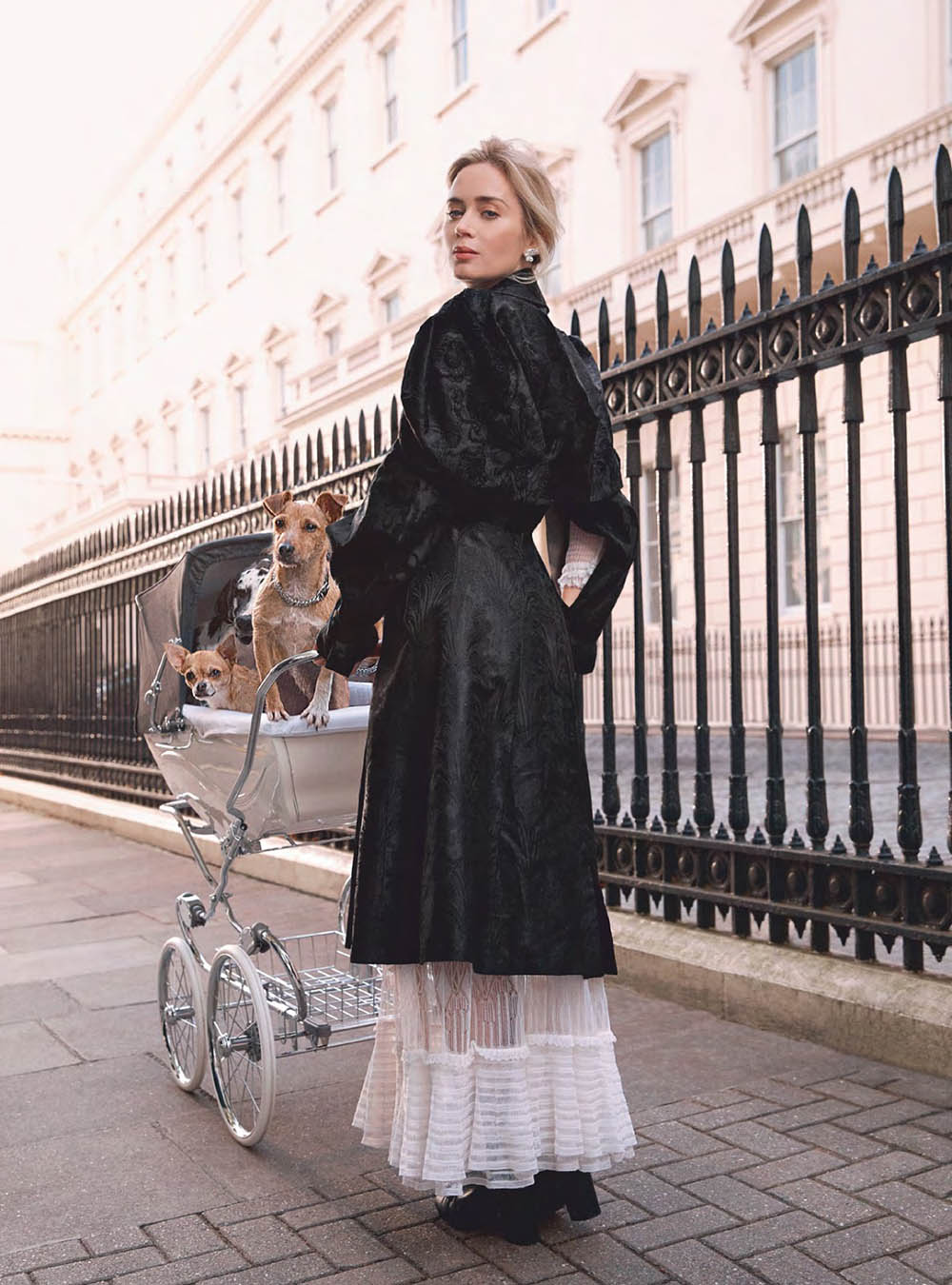 Emily-Blunt-covers-Harper’s-Bazaar-UK-January-2019-by-Richard-Phibbs-7.jpg