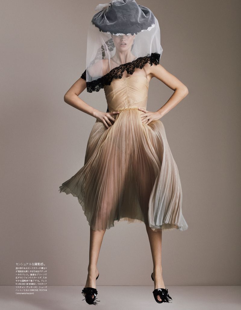 Luna-Bijl-Paul-Wetherell-Vogue-Japan-April-2019- (2).jpg
