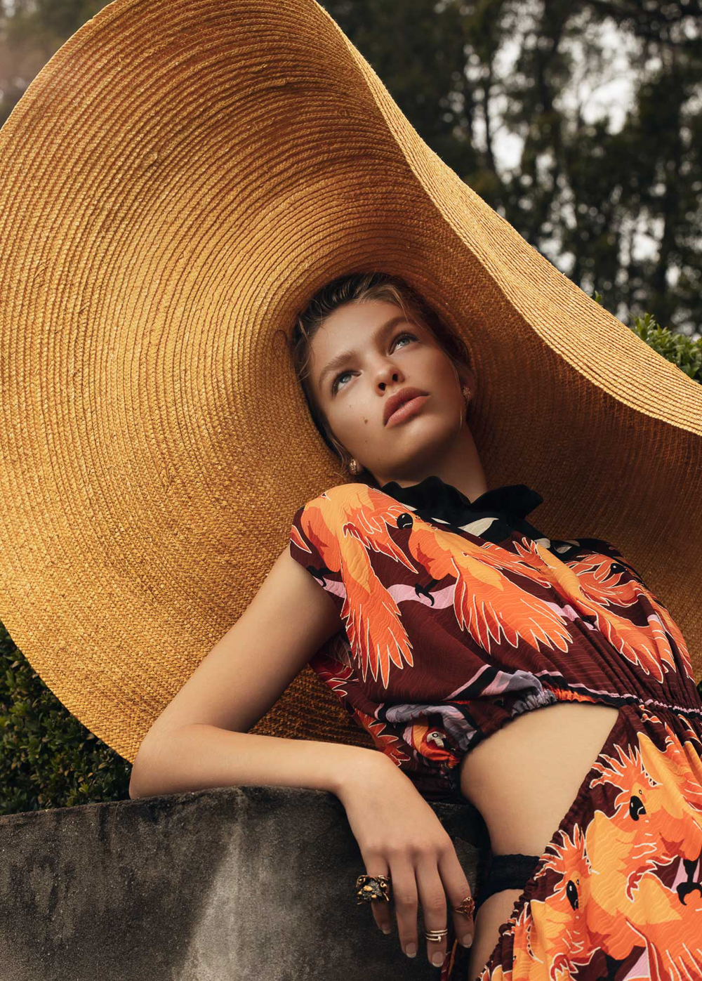 Jesse-Leigh Elford Captures Clare Crawford At 'Grey Gardens' For Grazia ...
