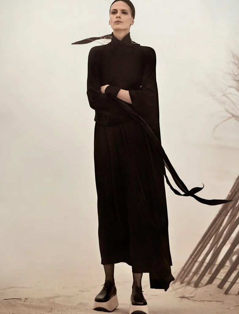 Julia-Stegner-Vogue-Germany-Giampaolo-Sgura- (6).jpg
