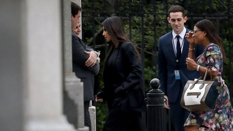 KIM KARDASHIAN WEST AND HER PERSONAL ATTORNEY, CO-FOUNDER OF BURIED ALIVE PROJECT, BRITTANY K. BARNETT ENTERING THE WHITE HOUSE TO MEET WITH JARED KUSHNER AND PRESIDENT TRUMP ON PRISON REFORM ISSUES. VIA THR