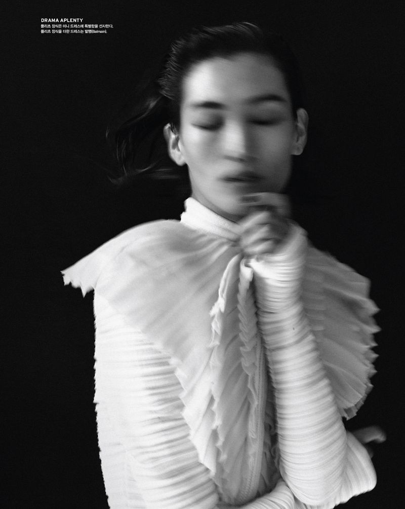 Charlee Fraser +Lina Zhang Vogue Korea May 2019 (7).jpg
