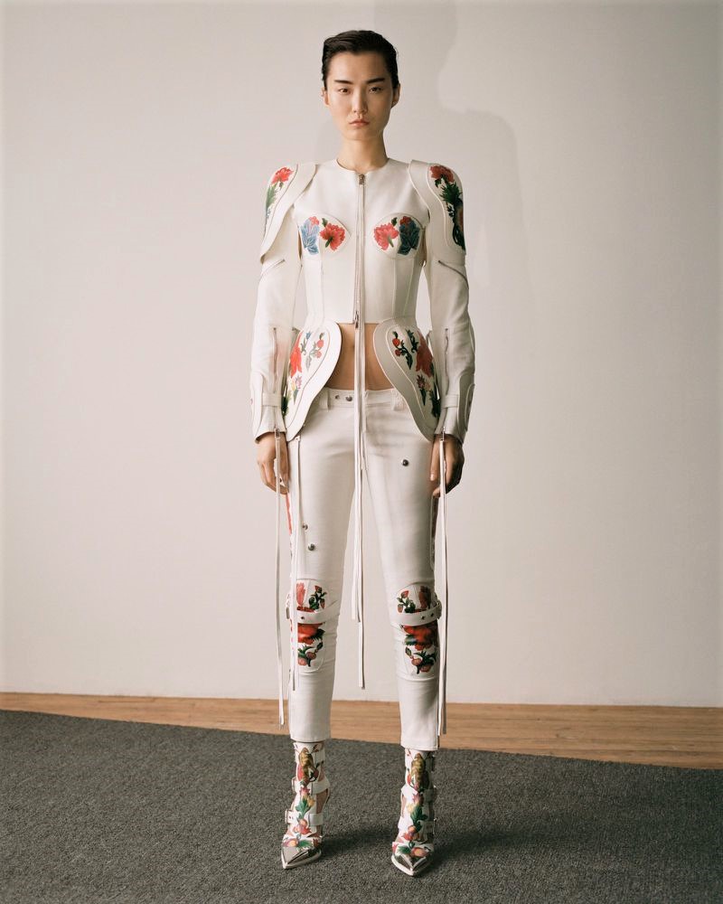 Chunjie Liu + Wangy by Zoltan Tombor for Vogue HK May 2019 (6).jpg