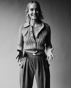 Amber Valletta's Fall Mood Is Lensed By Daniel Jackson For Sunday Times ...