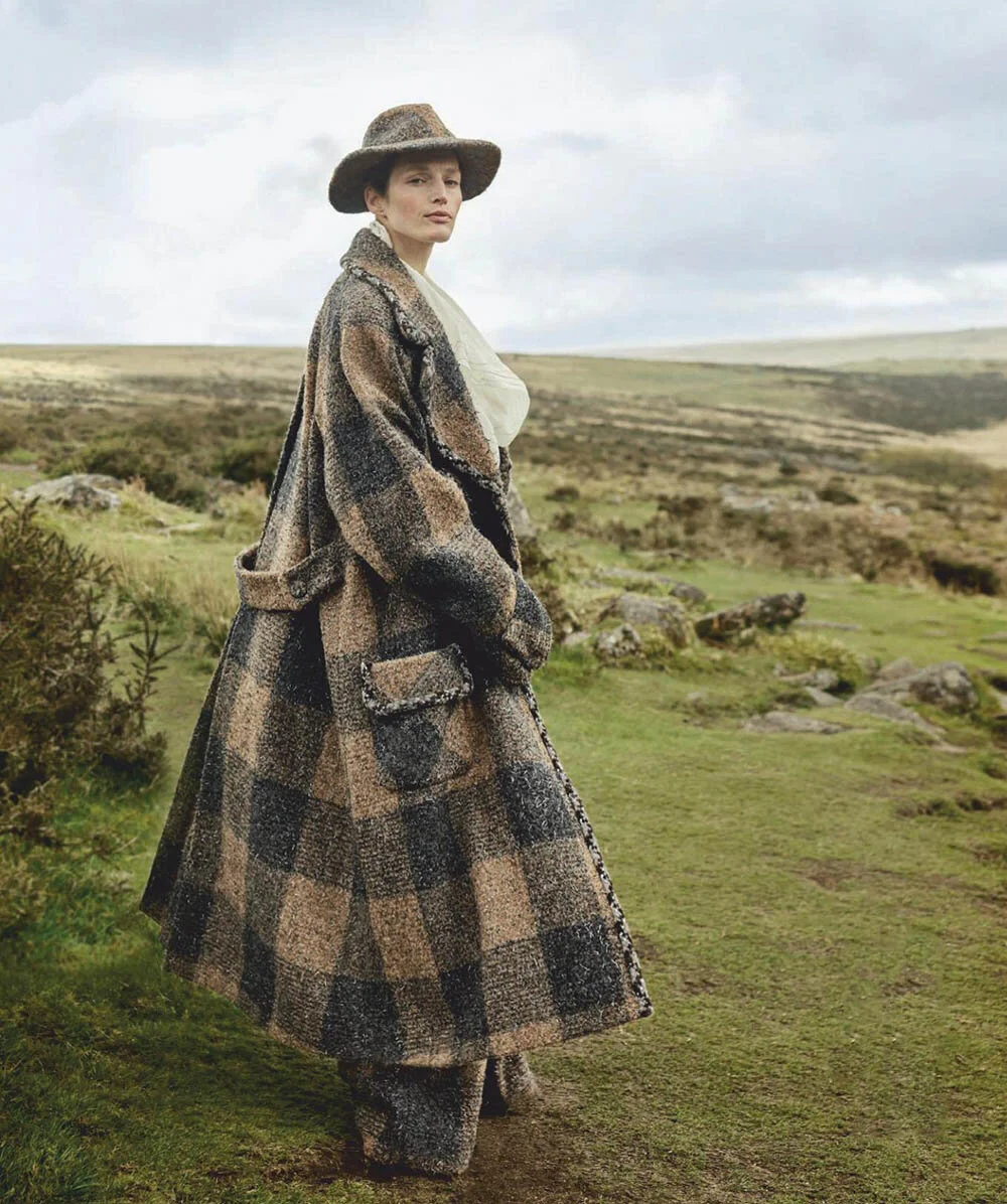 Vivien-Solari-by-Agata-Pospieszynska-for-Harper’s-Bazaar-Spain-October-2019-6.jpg