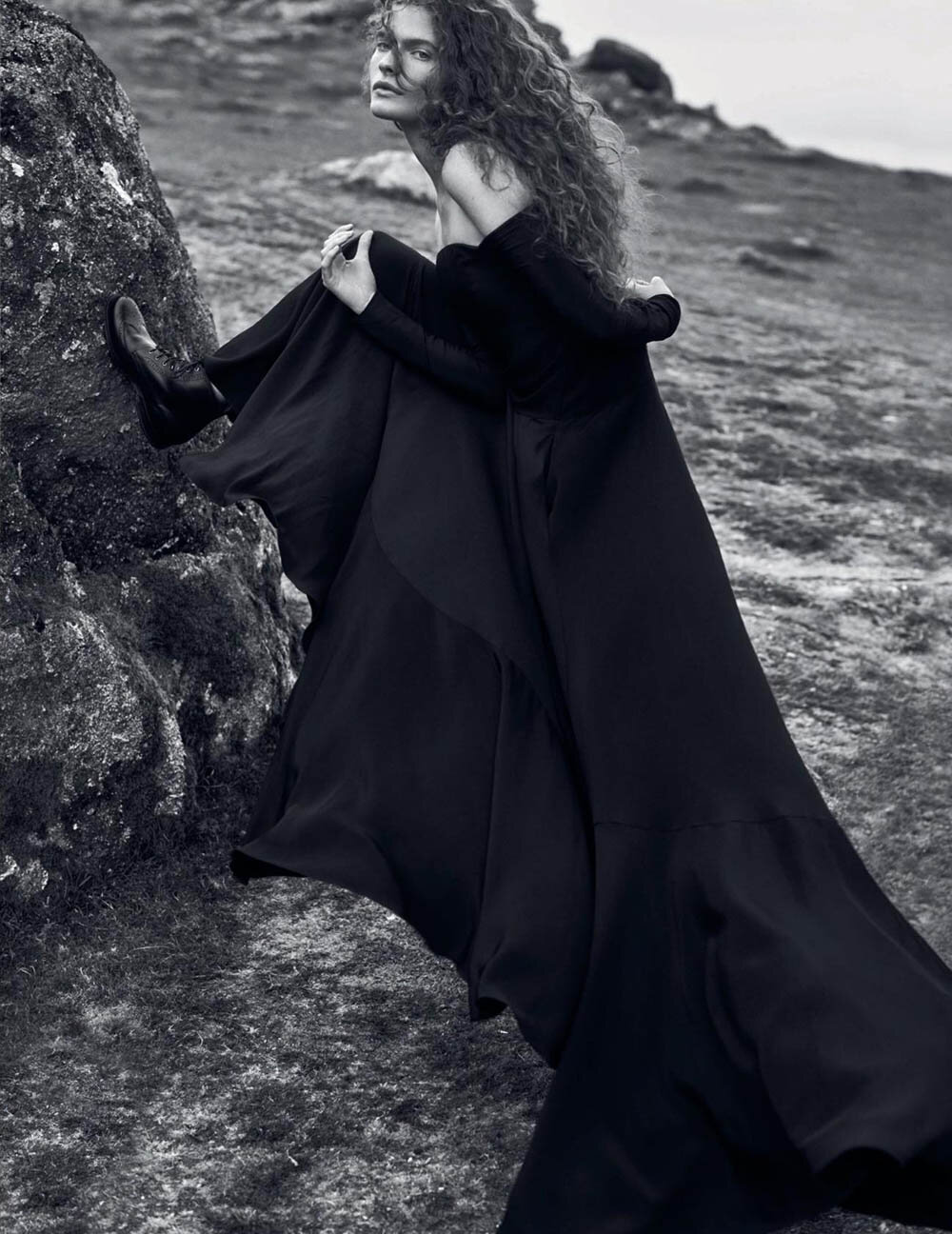 Carolina-Burgin-by-Emma-Tempest-for-Vogue-Spain-October-2019-8.jpg