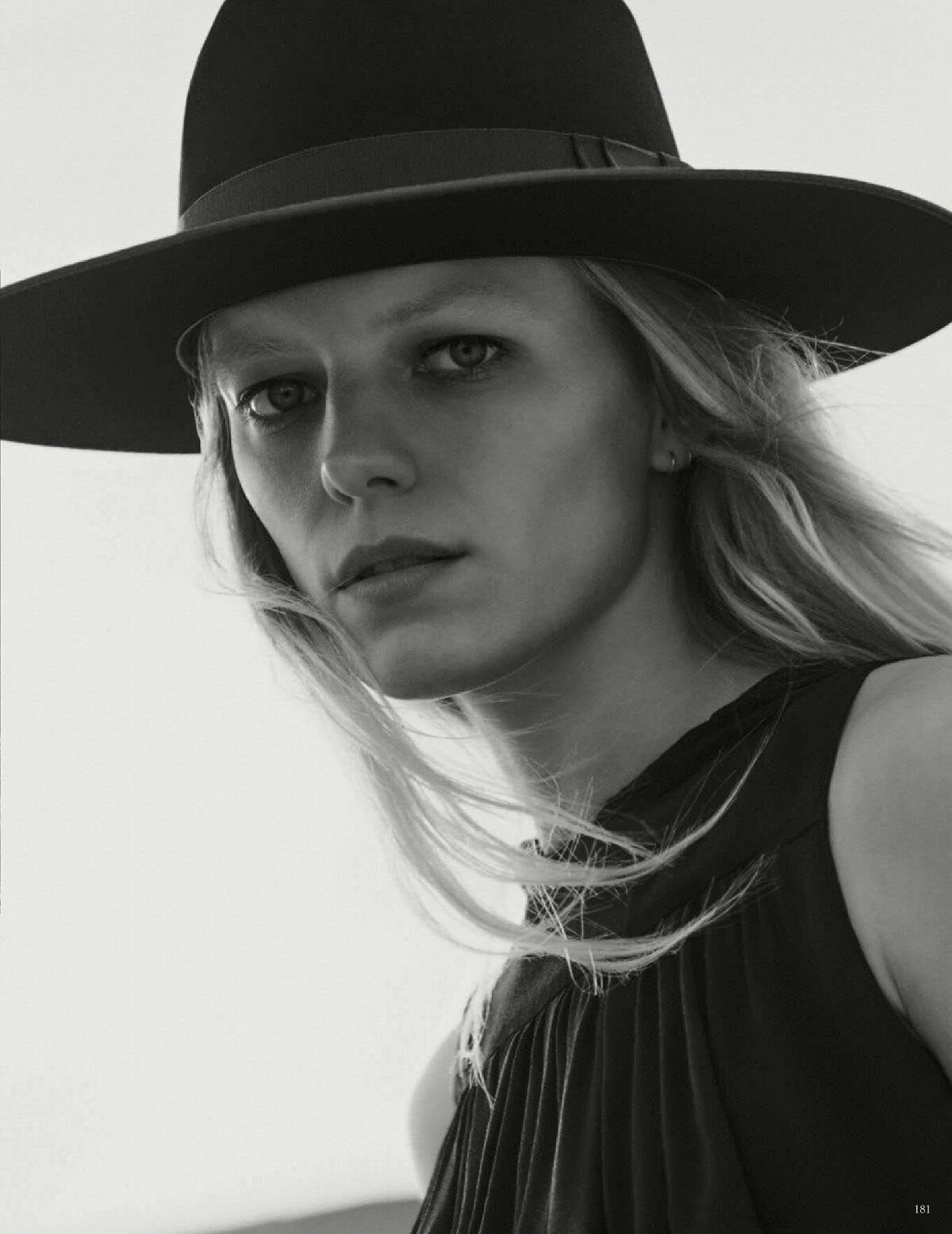 Erika Linder by Chris Colls Vogue Germany March 2020 (10).jpg