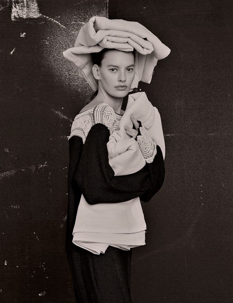 Amanda Murphy by Liam Warwick for Vogue Ukraine January 2020 (3).jpg