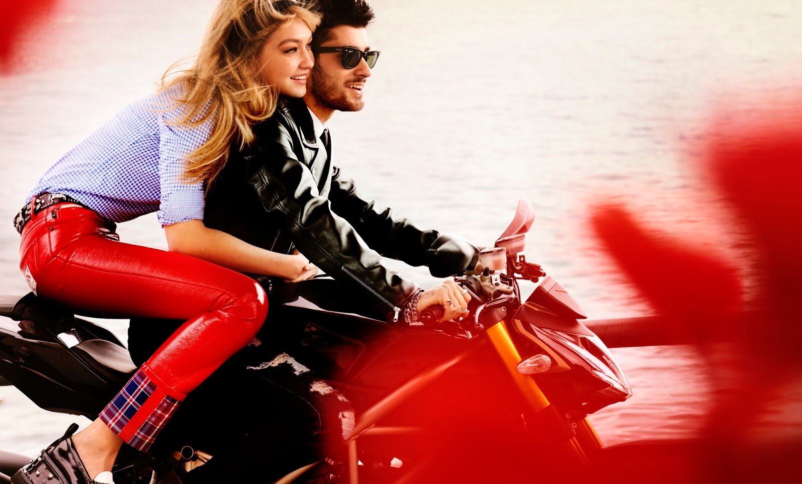 Gigi Hadid, Zayn Malik by Mario Testino for Vogue 2016 (4).jpg