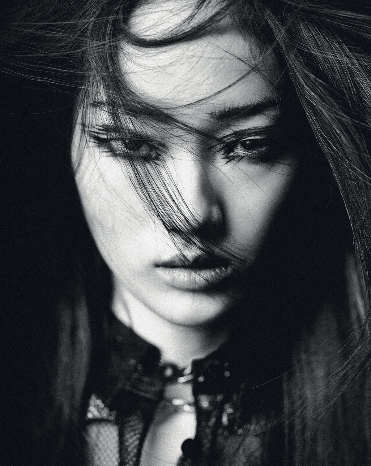 Hyun Ji Shin by Hyea W Kang for Vogue Korea June 2020 (8).jpg