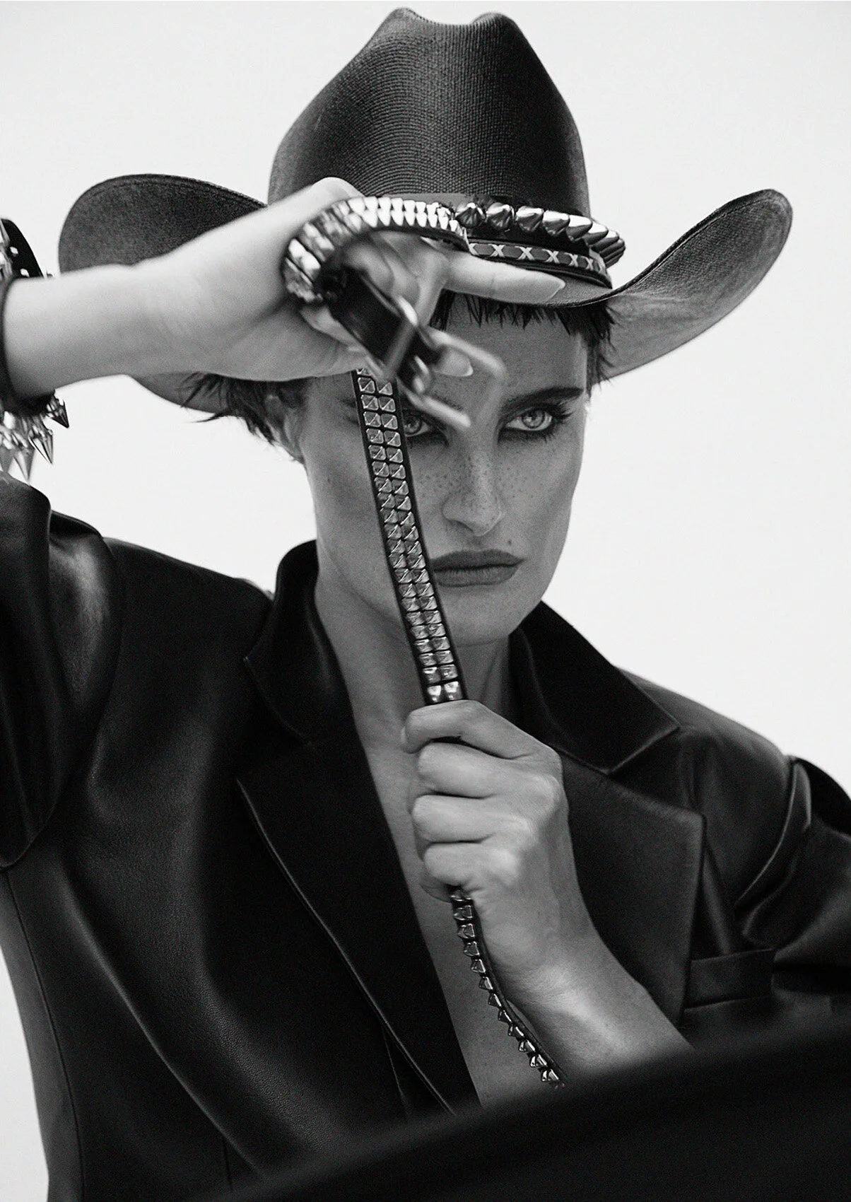 Daniella Midenge Versace V Magazine 13.jpg