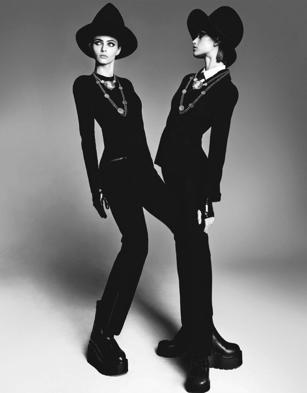 Luigi Iango Vogue Japan Aug 2020 Fashion Story (1).jpg