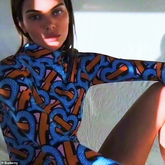 Kendall Jenner Burberry Monogram F 2020 (2).jpg