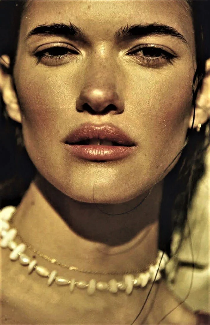 sofia-reynal-by-analia-sirabonian-for-elle-spain-august-2020-3.jpg