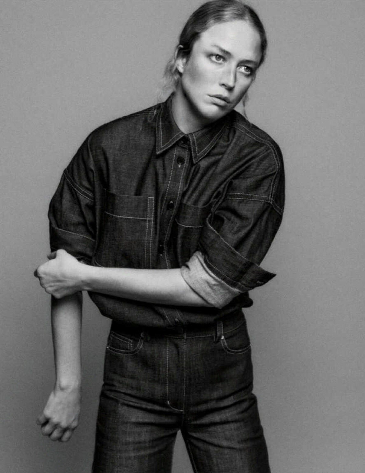 Raquel Zimmermann by Chris Colls for Vogue Germany Nov 2020 (12).jpg