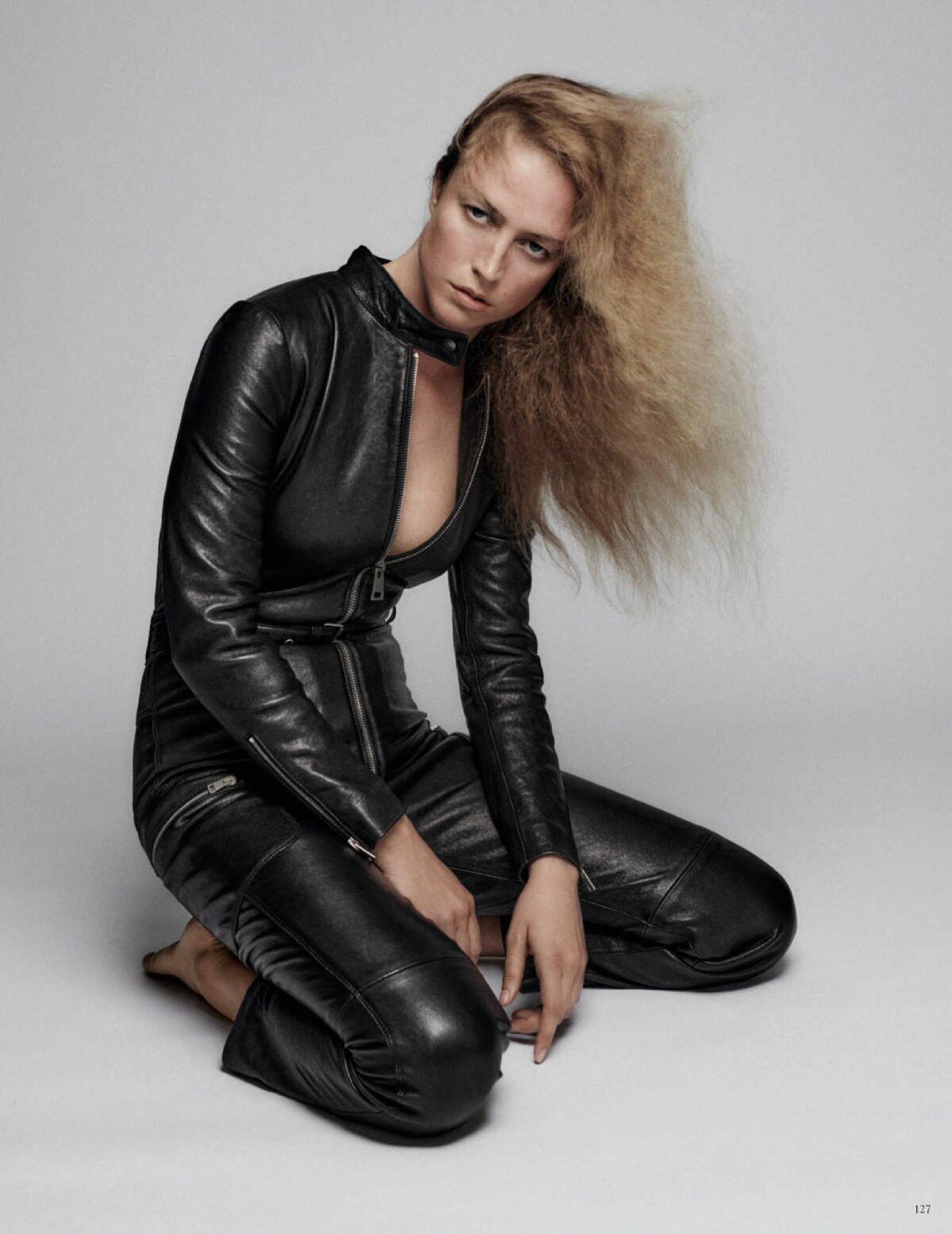 Raquel Zimmermann by Chris Colls for Vogue Germany Nov 2020 (16).jpg